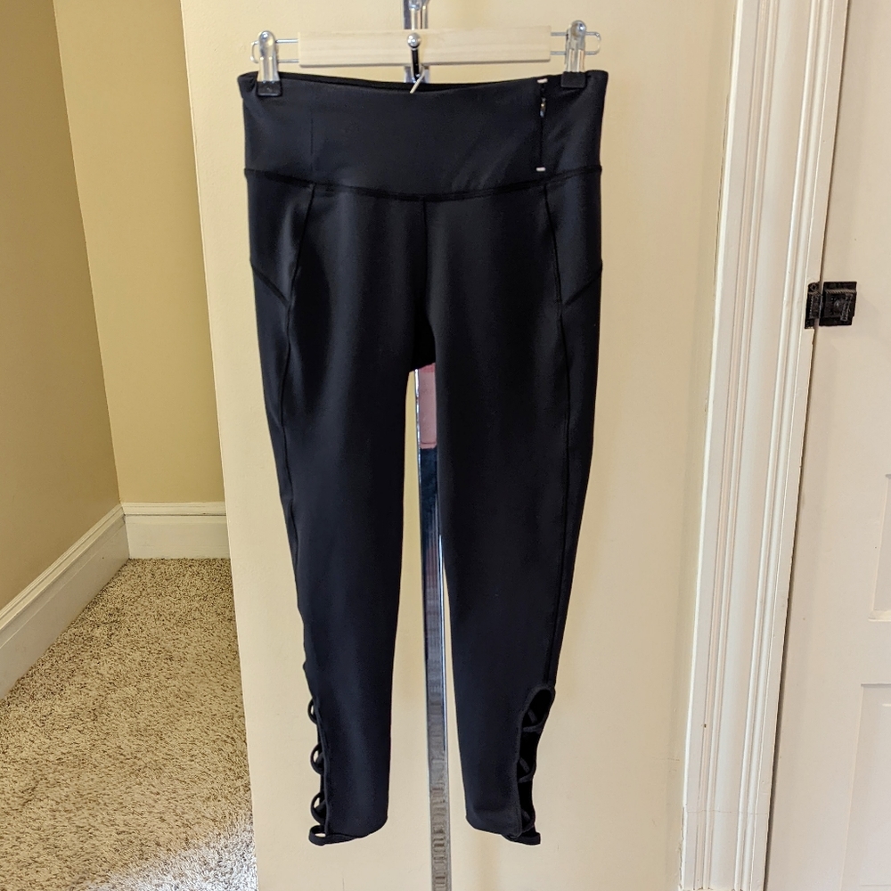 Calia by Carrie Underwood black cropped workout leggings with cutouts size S